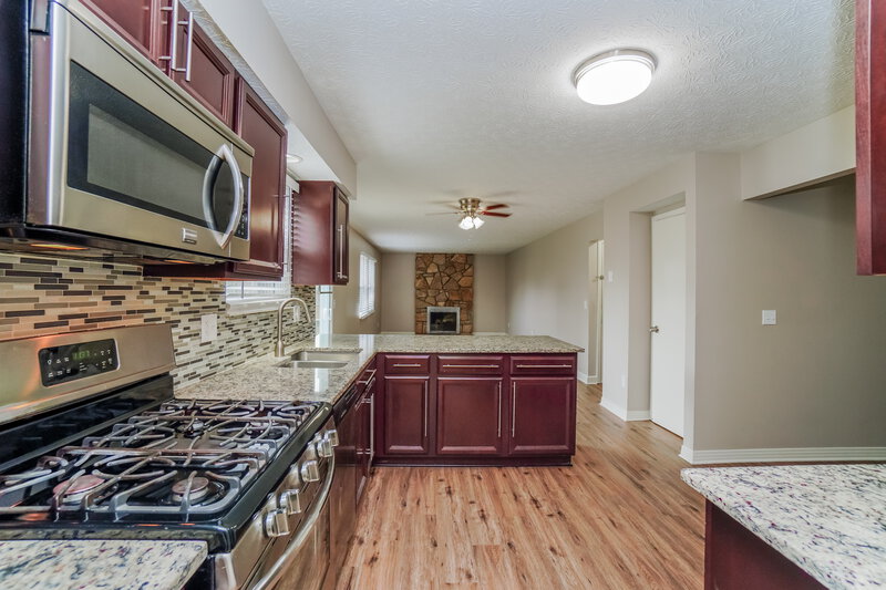 3,320/Mo, 12118 Greenbower Ave NW Pickerington, OH 43147 Kitchen View