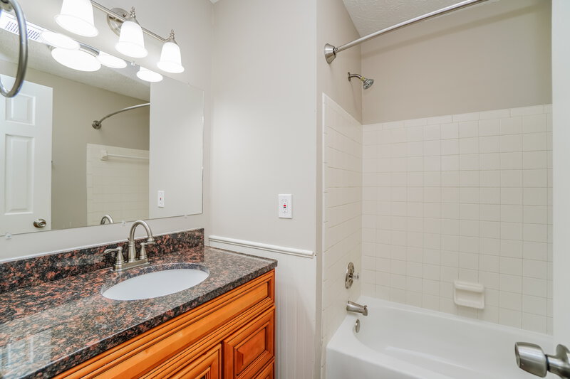 3,320/Mo, 12118 Greenbower Ave NW Pickerington, OH 43147 Bathroom View