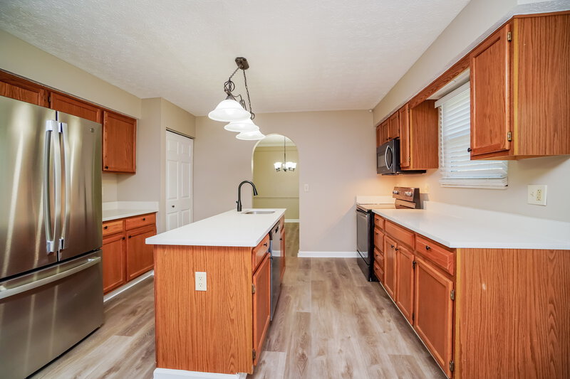 2,895/Mo, 7927 Oak Valley Rd Reynoldsburg, OH 43068 Kitchen View