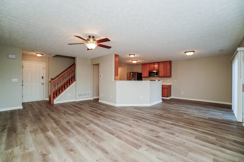 2,355/Mo, 5763 Coldcreek Dr Hilliard, OH 43026 Living Room View 2