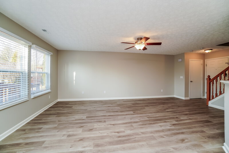 2,355/Mo, 5763 Coldcreek Dr Hilliard, OH 43026 Living Room View 3