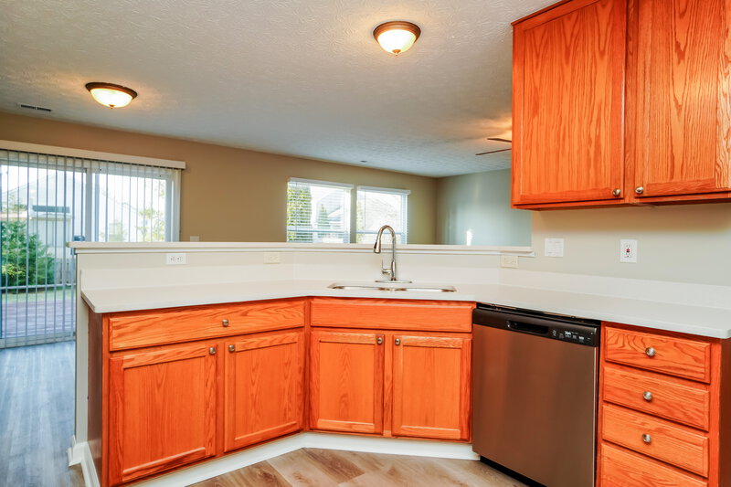 2,355/Mo, 5763 Coldcreek Dr Hilliard, OH 43026 Kitchen View