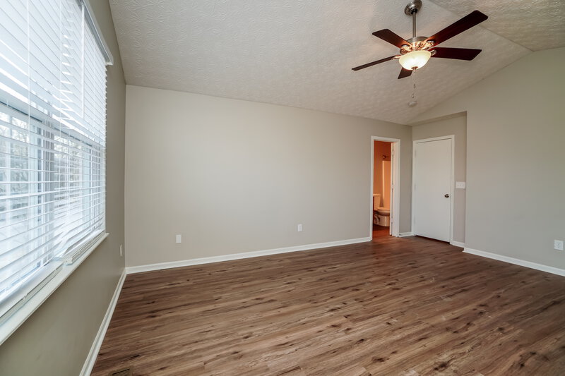 2,355/Mo, 5763 Coldcreek Dr Hilliard, OH 43026 Main Bedroom View 2