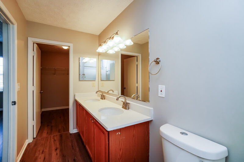 2,355/Mo, 5763 Coldcreek Dr Hilliard, OH 43026 Main Bathroom View 2