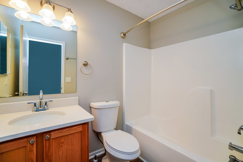 2,355/Mo, 5763 Coldcreek Dr Hilliard, OH 43026 Bathroom View