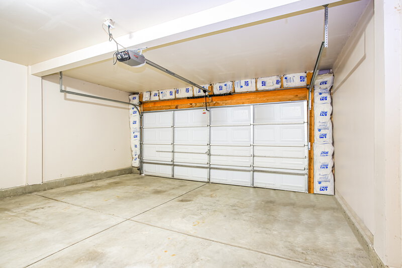 2,465/Mo, 6322 Bellinger Dr Galloway, OH 43119 Garage View