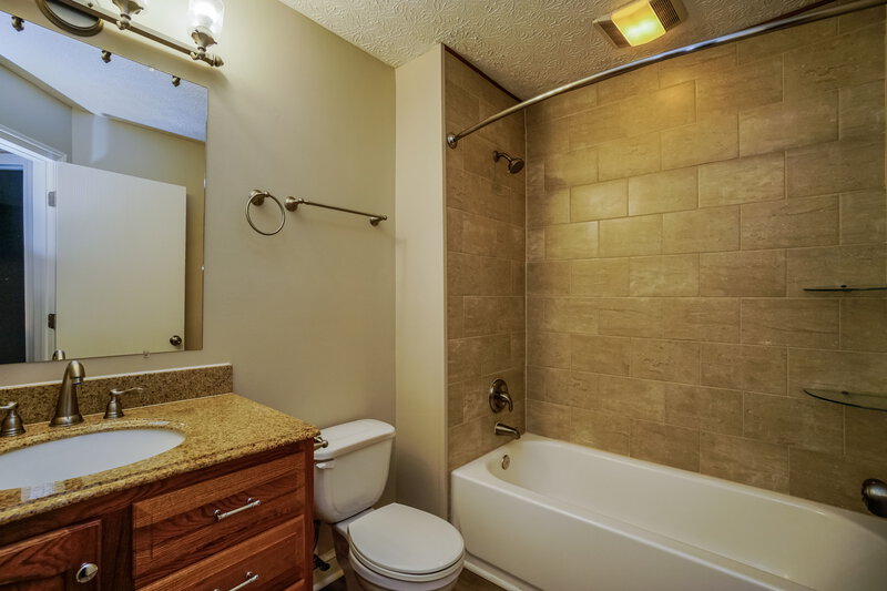 1,875/Mo, 8029 Crete Ln Blacklick, OH 43004 Bathroom View