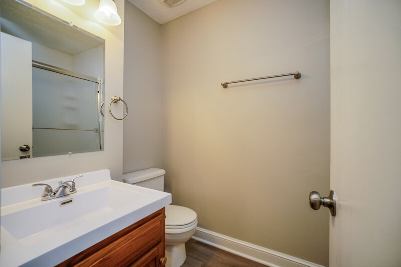 1,875/Mo, 8029 Crete Ln Blacklick, OH 43004 Bathroom View 2