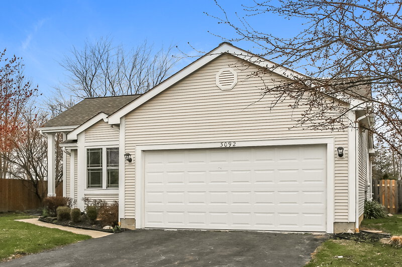 1,965/Mo, 3092 Hillrose Dr Hilliard, OH 43026 Front View