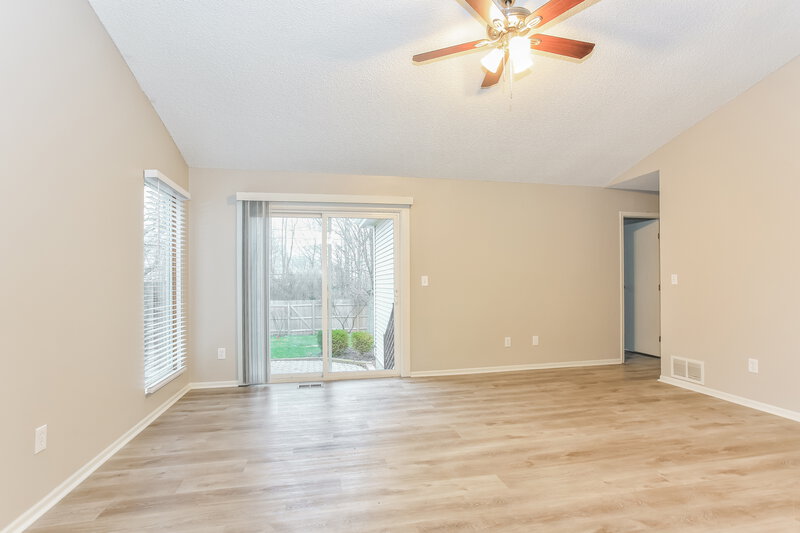 1,965/Mo, 3092 Hillrose Dr Hilliard, OH 43026 Living Room View 2