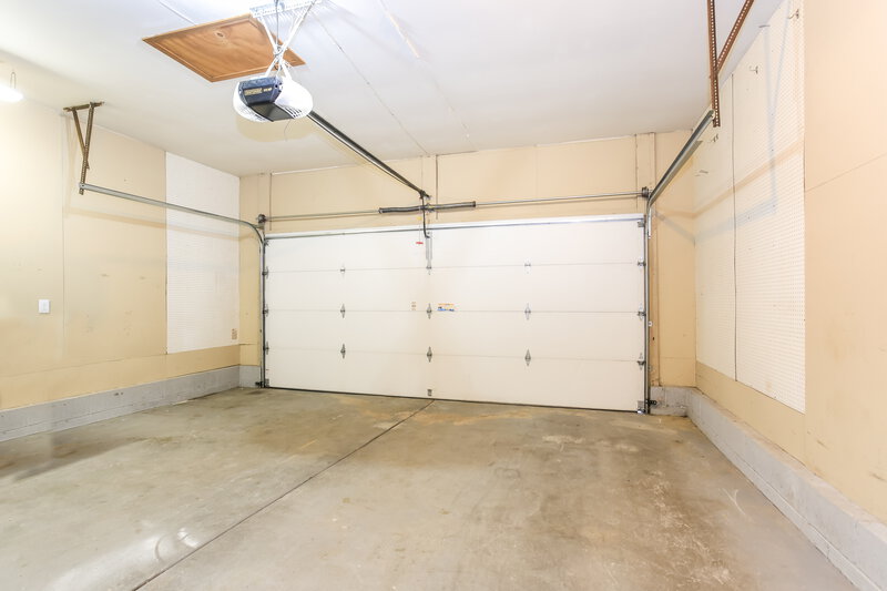 1,965/Mo, 3092 Hillrose Dr Hilliard, OH 43026 Garage View