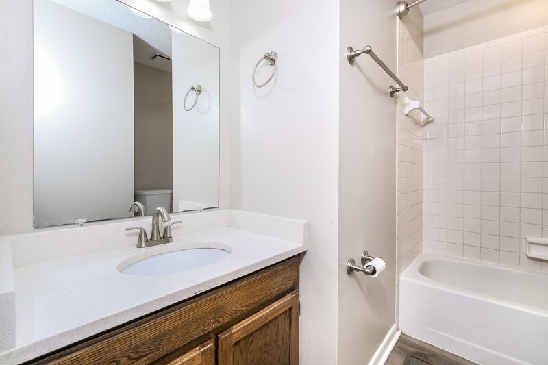 2,025/Mo, 1724 Gardenstone Dr Columbus, OH 43235 Bathroom View