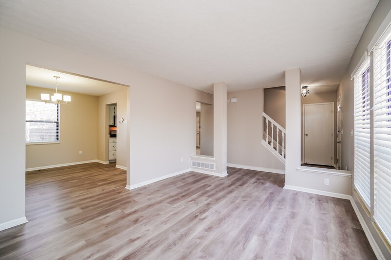 2,460/Mo, 224 Eastcreek Dr Galloway, OH 43119 Living Room View