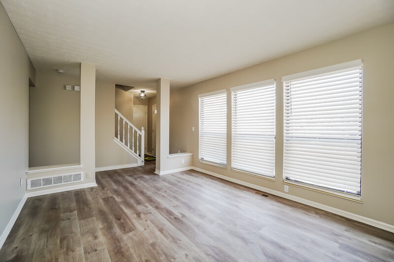 2,460/Mo, 224 Eastcreek Dr Galloway, OH 43119 Living Room View 2