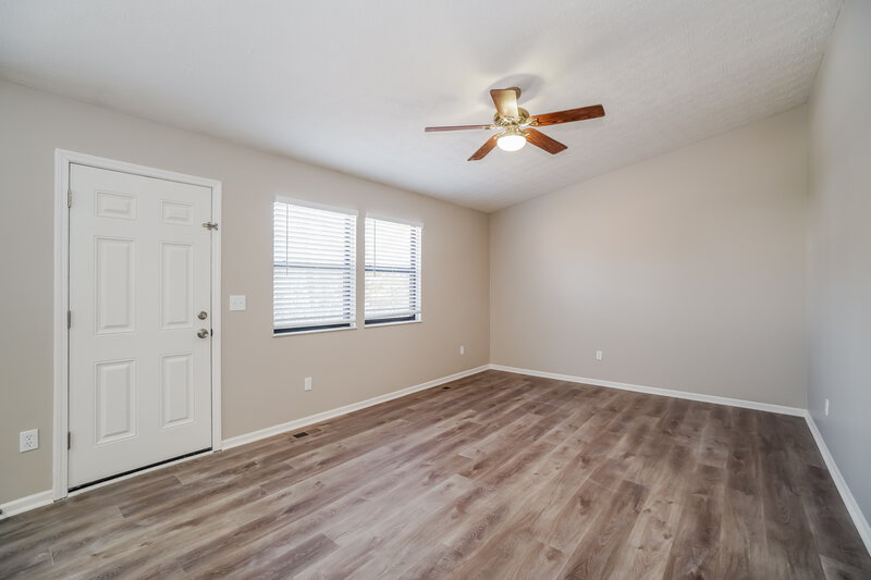2,460/Mo, 224 Eastcreek Dr Galloway, OH 43119 Family Room View