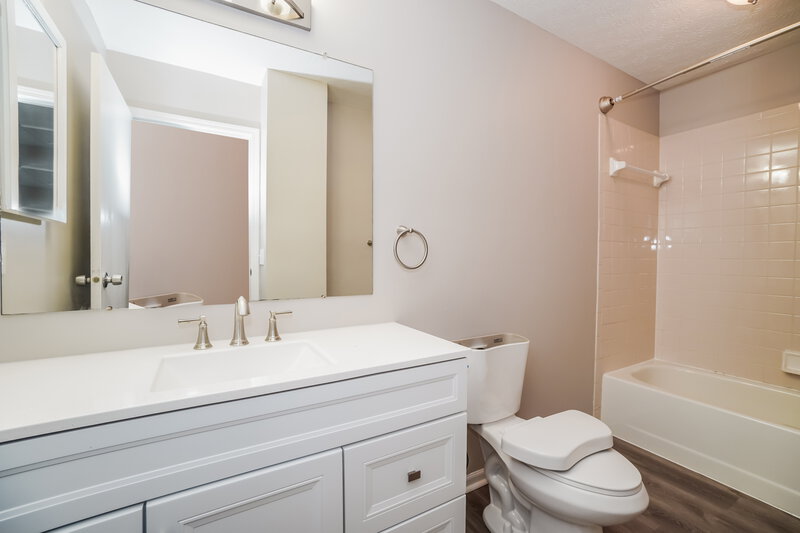 2,460/Mo, 224 Eastcreek Dr Galloway, OH 43119 Bathroom View