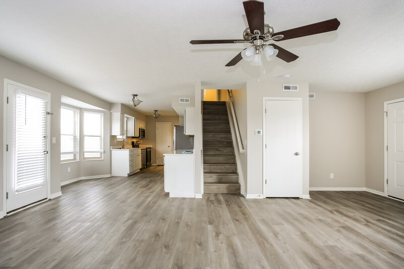 2,340/Mo, 5774 Oyster Bay Way Galloway, OH 43119 Living Room View