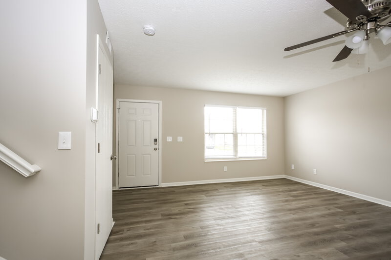 2,340/Mo, 5774 Oyster Bay Way Galloway, OH 43119 Living Room View 2