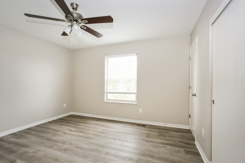 2,340/Mo, 5774 Oyster Bay Way Galloway, OH 43119 Main Bedroom View