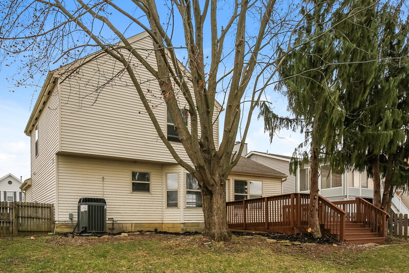 2,340/Mo, 5774 Oyster Bay Way Galloway, OH 43119 Rear View