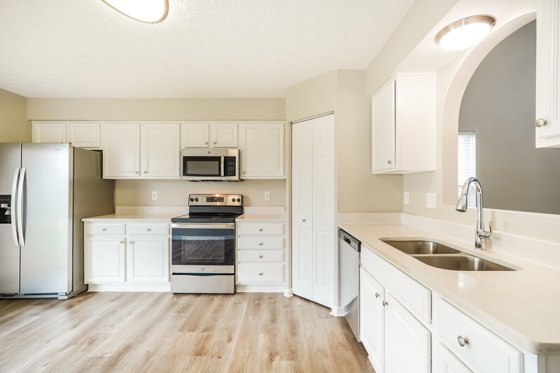 2,310/Mo, 4880 Grimm Dr Lockbourne, OH 43137 Kitchen View