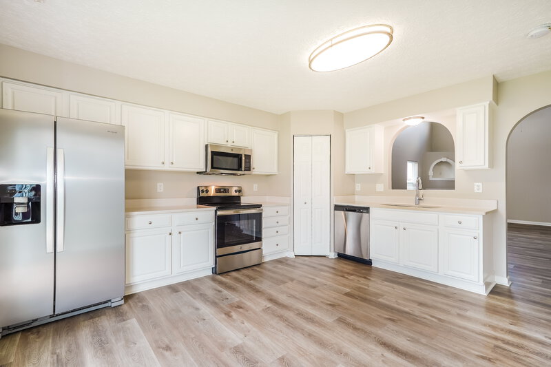 2,310/Mo, 4880 Grimm Dr Lockbourne, OH 43137 Kitchen View 3