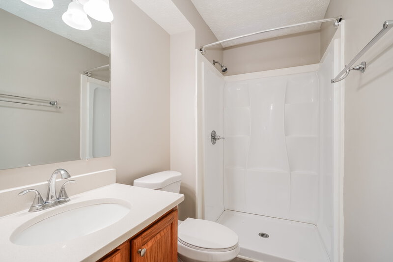 2,310/Mo, 4880 Grimm Dr Lockbourne, OH 43137 Main Bathroom View