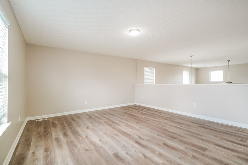 2,310/Mo, 4880 Grimm Dr Lockbourne, OH 43137 Loft View