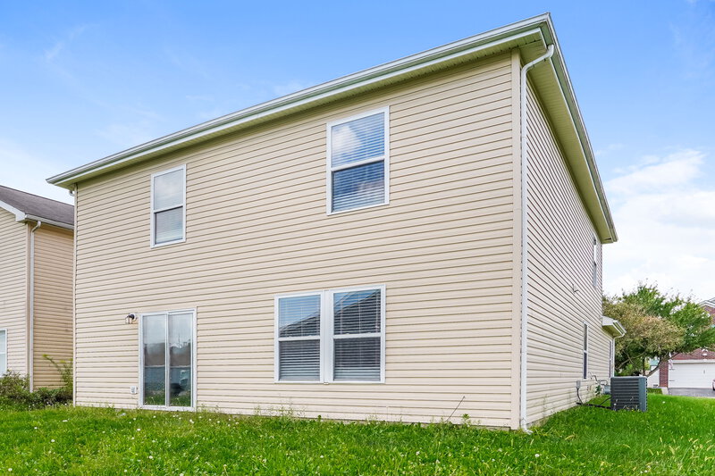 2,310/Mo, 4880 Grimm Dr Lockbourne, OH 43137 Rear View