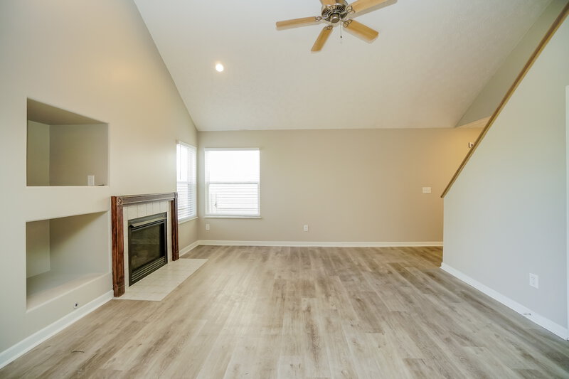 2,310/Mo, 1993 Friston Blvd Hilliard, OH 43026 Living Room View 4