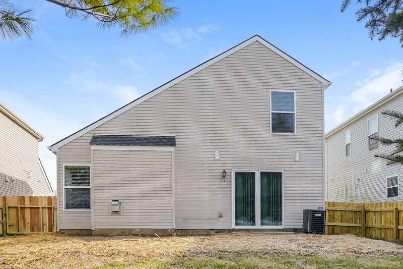 2,310/Mo, 1993 Friston Blvd Hilliard, OH 43026 Rear View