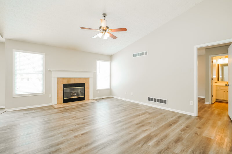 1,970/Mo, 5776 Chase Run Galloway, OH 43119 Living Room View