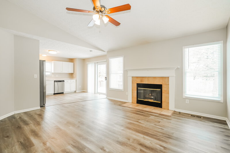 1,970/Mo, 5776 Chase Run Galloway, OH 43119 Living Room View 2