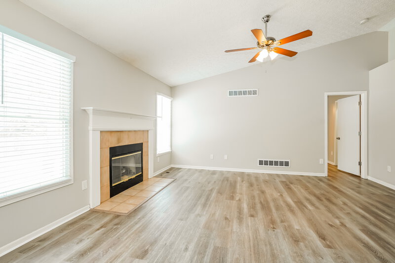 1,970/Mo, 5776 Chase Run Galloway, OH 43119 Living Room View 3