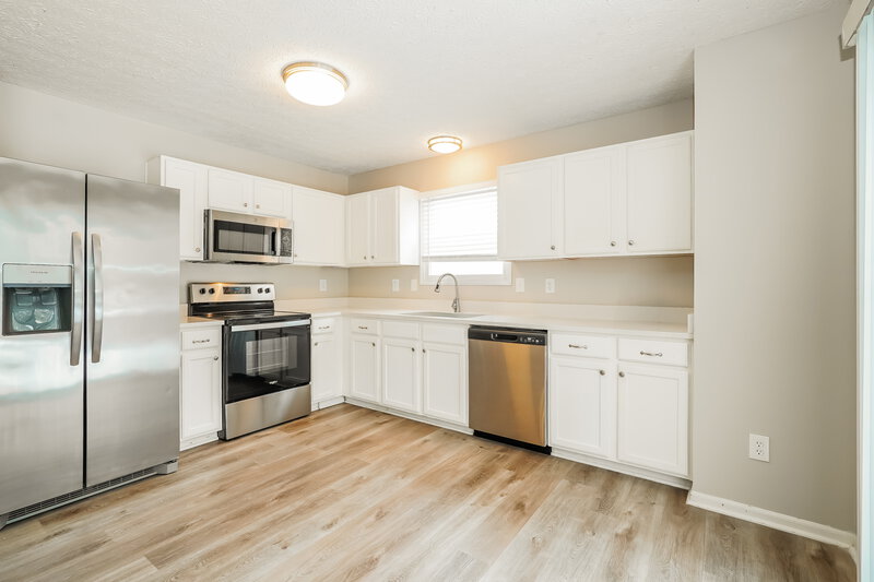 1,970/Mo, 5776 Chase Run Galloway, OH 43119 Kitchen View