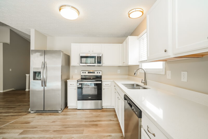 1,970/Mo, 5776 Chase Run Galloway, OH 43119 Kitchen View 2