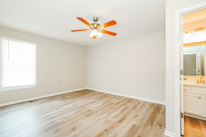 1,970/Mo, 5776 Chase Run Galloway, OH 43119 Main Bedroom View 2