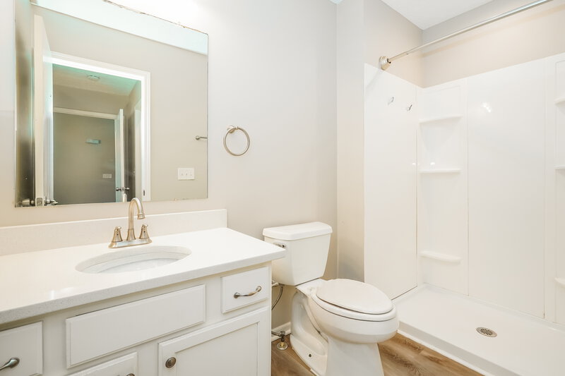 1,970/Mo, 5776 Chase Run Galloway, OH 43119 Main Bathroom View