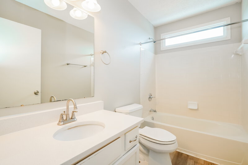 1,970/Mo, 5776 Chase Run Galloway, OH 43119 Bathroom View