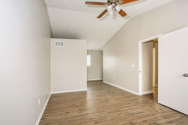 2,400/Mo, 2656 Willowgate Rd Grove City, OH 43123 Main Bedroom View 2