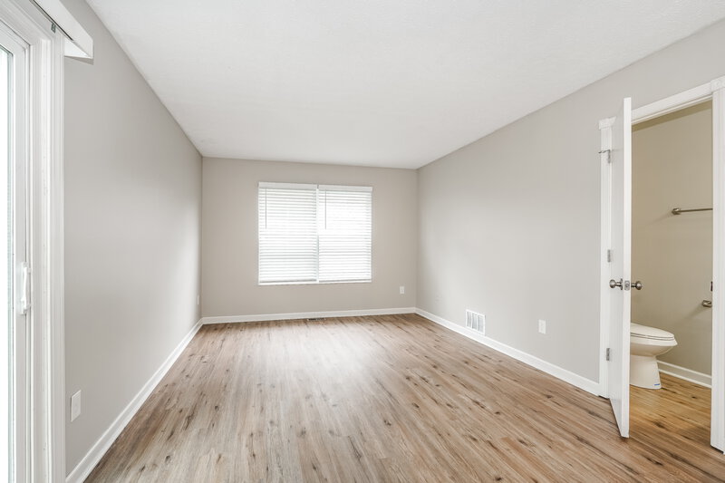 2,650/Mo, 2656 Willowgate Rd Grove City, OH 43123 Family Room View 2