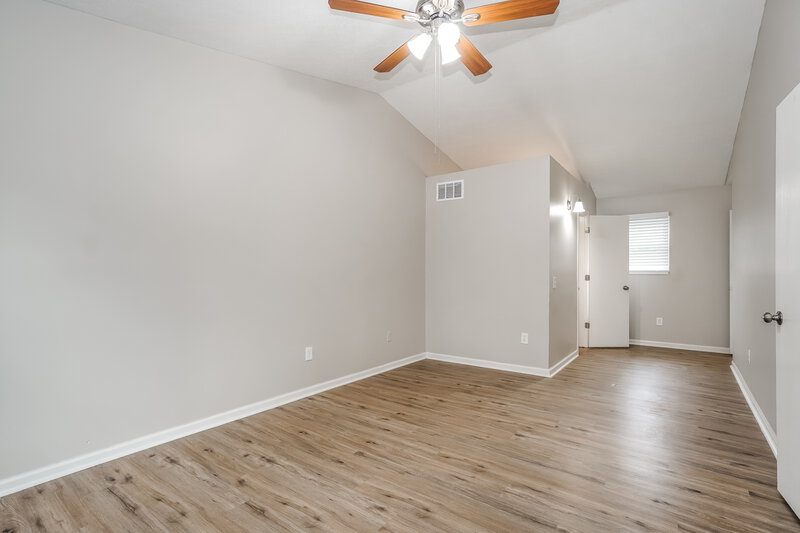 2,650/Mo, 2656 Willowgate Rd Grove City, OH 43123 Main Bedroom View 2