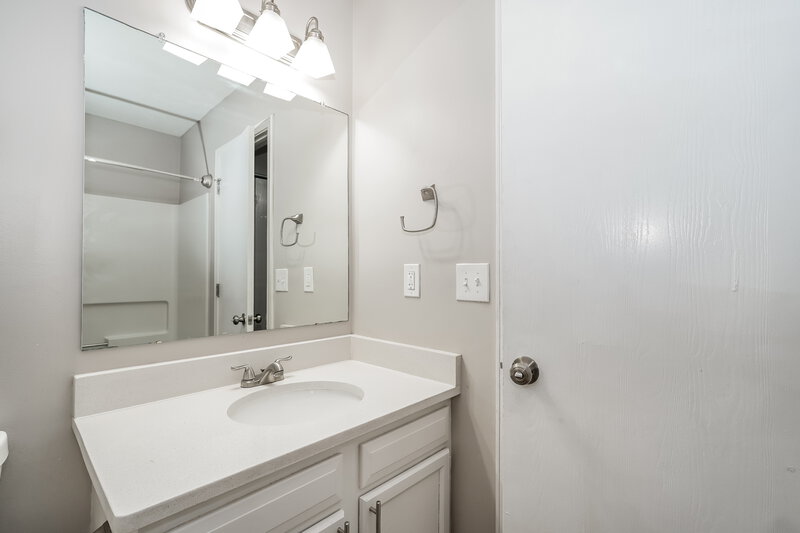 2,650/Mo, 2656 Willowgate Rd Grove City, OH 43123 Bathroom View