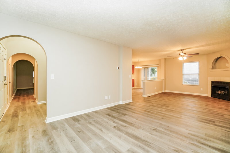 2,800/Mo, 1043 Drayson Dr Galloway, OH 43119 Living Room View 2