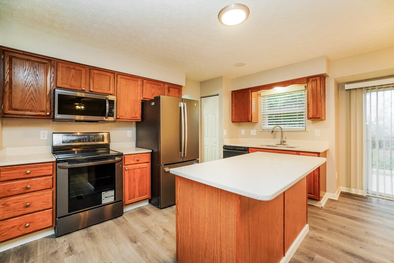 2,800/Mo, 1043 Drayson Dr Galloway, OH 43119 Kitchen View