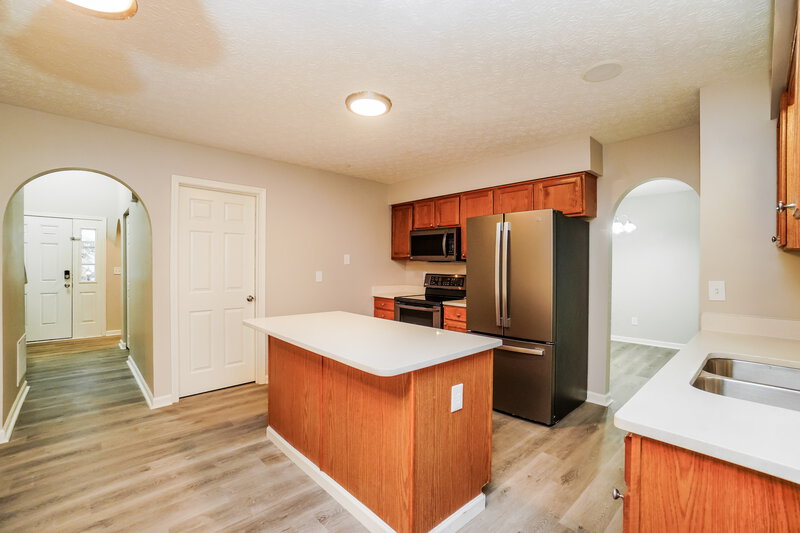 2,800/Mo, 1043 Drayson Dr Galloway, OH 43119 Kitchen View 3