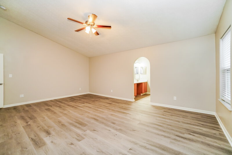 2,800/Mo, 1043 Drayson Dr Galloway, OH 43119 Main Bedroom View 2