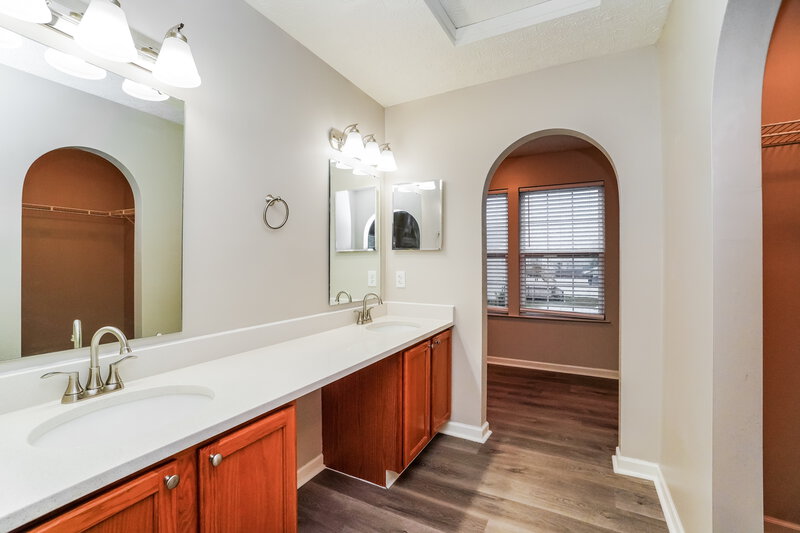 2,800/Mo, 1043 Drayson Dr Galloway, OH 43119 Main Bathroom View