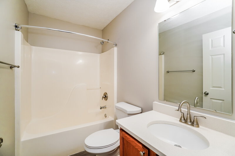 2,800/Mo, 1043 Drayson Dr Galloway, OH 43119 Bathroom View