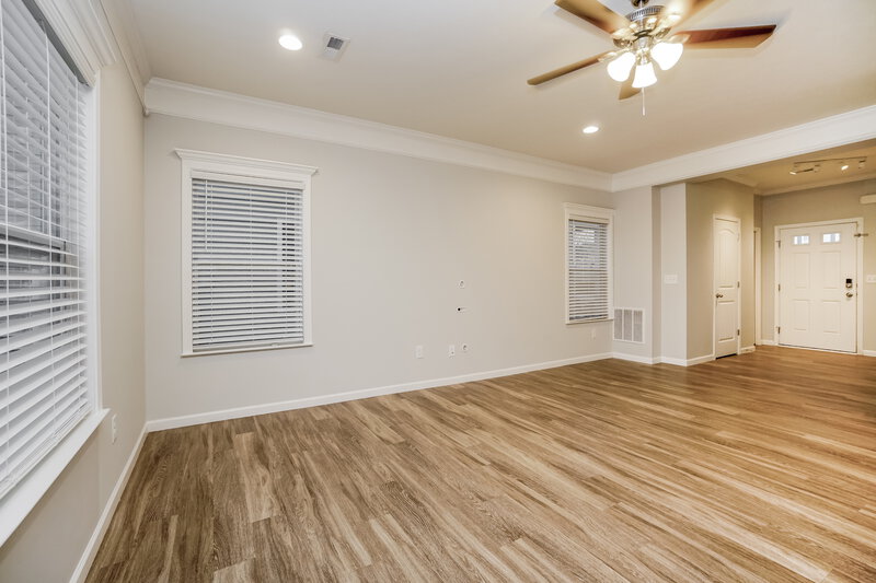 2,200/Mo, 331 Constance St Lockbourne, OH 43137 Living Room View 3